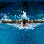 León Marchand se convierte en el príncipe de la piscina de París tras un histórico doblete de oro